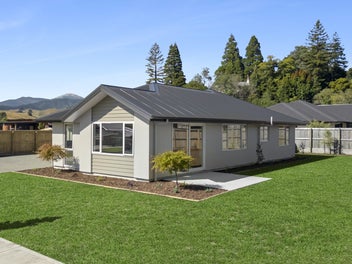 WAKEFIELD - BRAND NEW - AND READY TO MOVE INTO !!