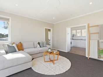 Comfort and convenience in a great neighbourhood!
