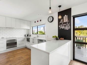 Prestigious Campbells Bay Family Retreat