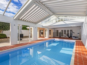 Exclusive Waterfront Promenade Position
