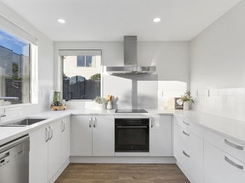 Modern, renovated living in Addison Park