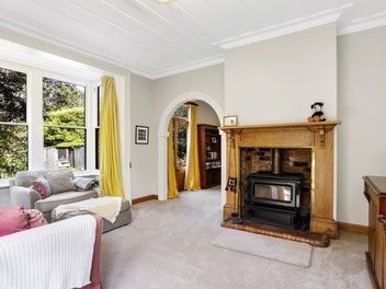 Character and charm - private Roslyn oasis