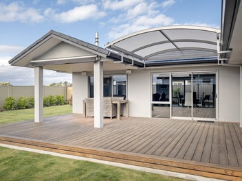 BEST VALUE IN PARKLANDS - OO $1,049,000
