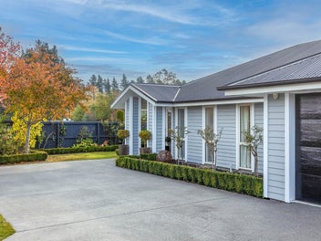 Premium living, motivated Vendors ready to move