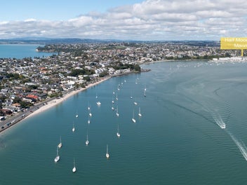 180 Degrees of Absolute Waterfront !