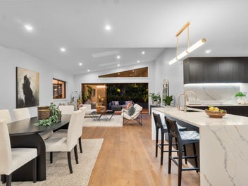 Refined Living in the Heart of Castor Bay