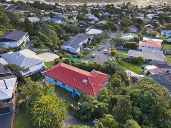 Sun, Space & Serenity in Sought-After Tawa