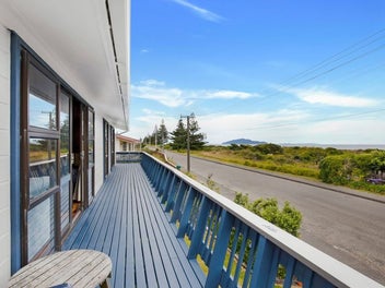 Coastal Living on Marine Parade, Otaki Beach