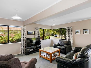 Stylish Family Home in Avalon