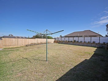 Elevated Fully Fenced Section With No Covenants!
