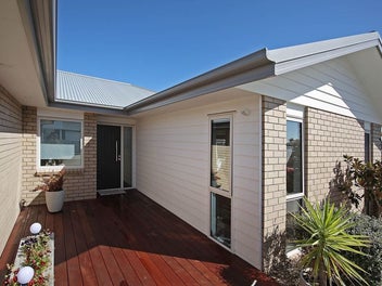 Entertainer's Dream: Luxurious, Low-Maintenance
