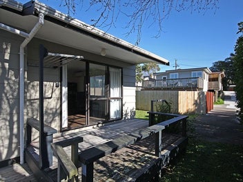 Charming Coastal Living in Raumati South