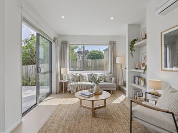 Bright Parkside Living – Offers Wanted!
