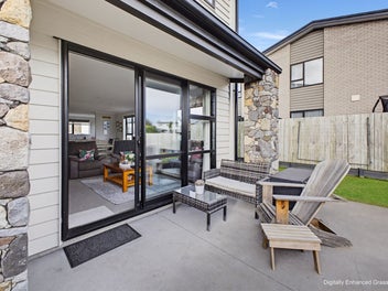 Modern 2021 Build with Premium Stone Fencing