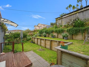 Sunny Coastal Living at Perfect Beach Location!!