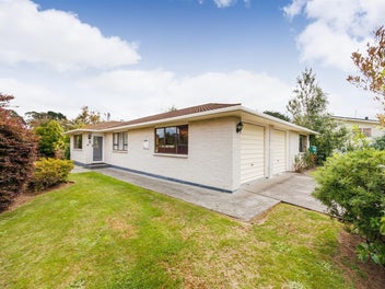 TEAM LEWIS - FAB 3 BED IN TOP LOCATION