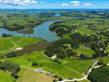 A Unique Lifestyle Escape by the Kaipara Harbour