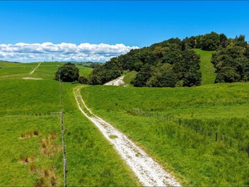 A Unique Lifestyle Escape by the Kaipara Harbour