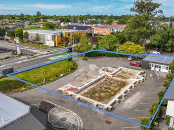 Prime corner 1,972 sq m HRZ site