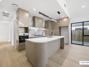 High Spec - Dual Kitchens & Dual Ensuites