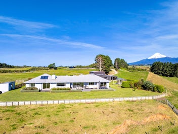 LIFESTYLE LIVING WITH MOUNTAIN & SEA VIEWS