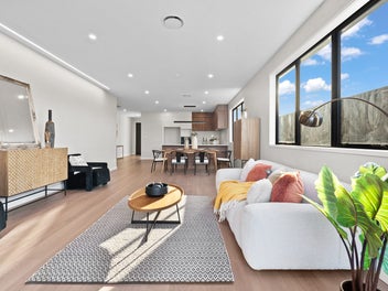 2 Master Suites on an Elevated 392m² Section