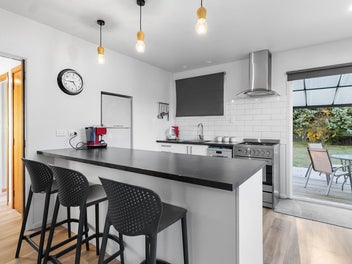 Spacious Furnished Hydro Home on 840m² Corner Sit