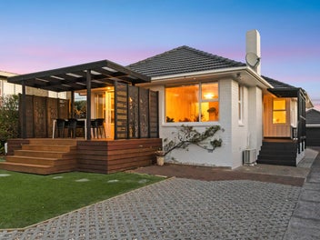 SAINT HELIERS GOLD. RARE FREEHOLD CLASSIC.