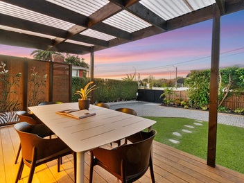 SAINT HELIERS GOLD. RARE FREEHOLD CLASSIC.