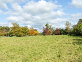 Lifestyle, location & development potential