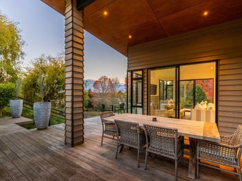Taradale Executive Living with Apartment