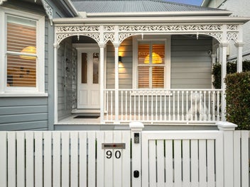 Double dwelling, double access, double appeal