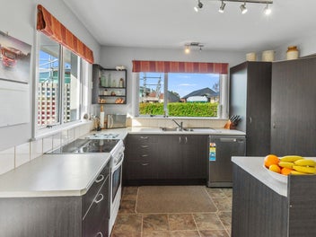 MOVE IN READY AT WESTON
