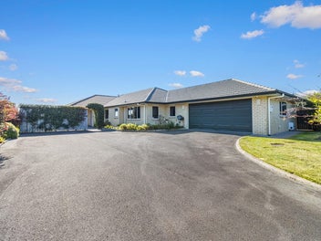 GENEROUS FLOOR PLAN & OFF-STREET PARKING