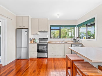 MODERNISED 1950s GEM WITH RURAL OUTLOOK