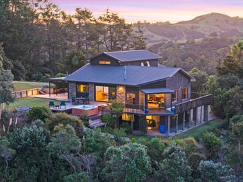 Private Coastal Sanctuary Close to Orewa