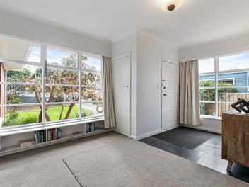 SUNNY, SPACIOUS, SINGLE-LEVEL CLASSIC