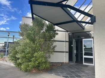 Image 1 of 7