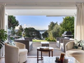Westmere waterfront – your dream awaits you