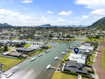 Canal front retreat