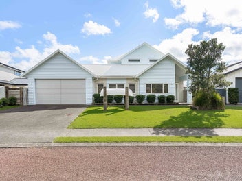 Immaculate canal-front residence!