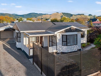 Big Section! Bonus Room! Brilliant Location!