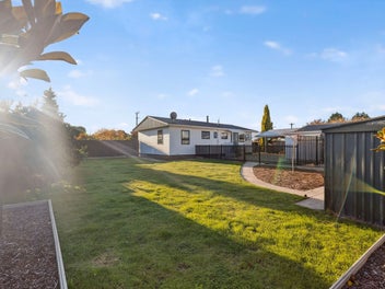 Big Section! Bonus Room! Brilliant Location!