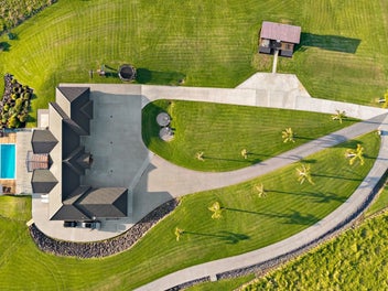 Yards, Sheds and Executive Family home