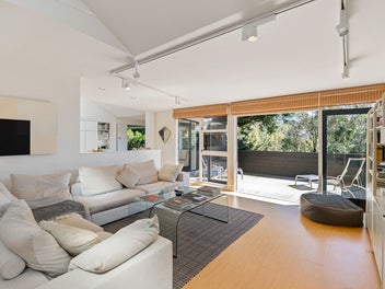 SUN, SPACE & SOPHISTICATION