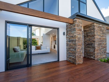 Move in ready - Lock and Leave with Views