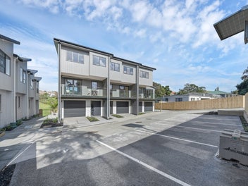 3&4 Bed Homes With Reserve Views & Garages!