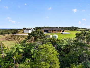 Country Escape - Minutes From Town!