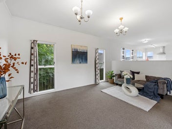 Freehold with Lots of potential