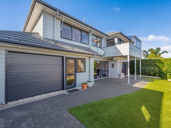 Macleans Zone Gem and Iconic Sea Views!
